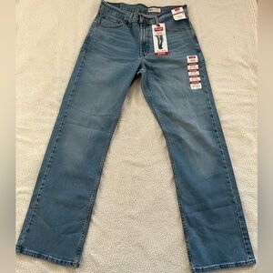 NWT Wrangler Relaxed Fit Bootcut Jeans 32x32